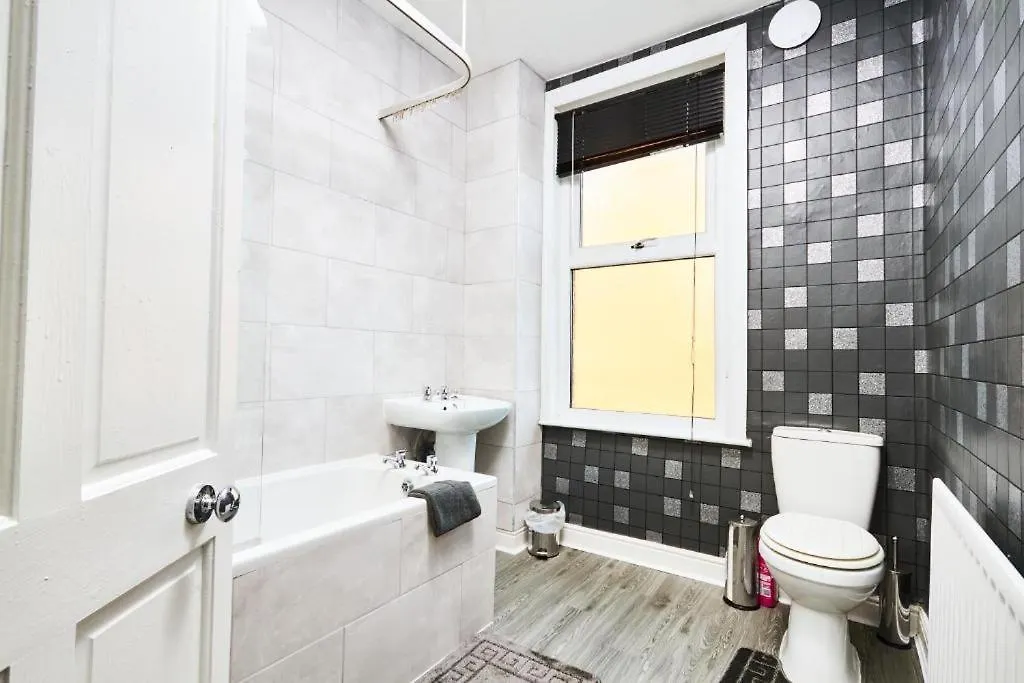 Holiday home 5 Minutes From Leeds City Centre - Parking Villa United Kingdom