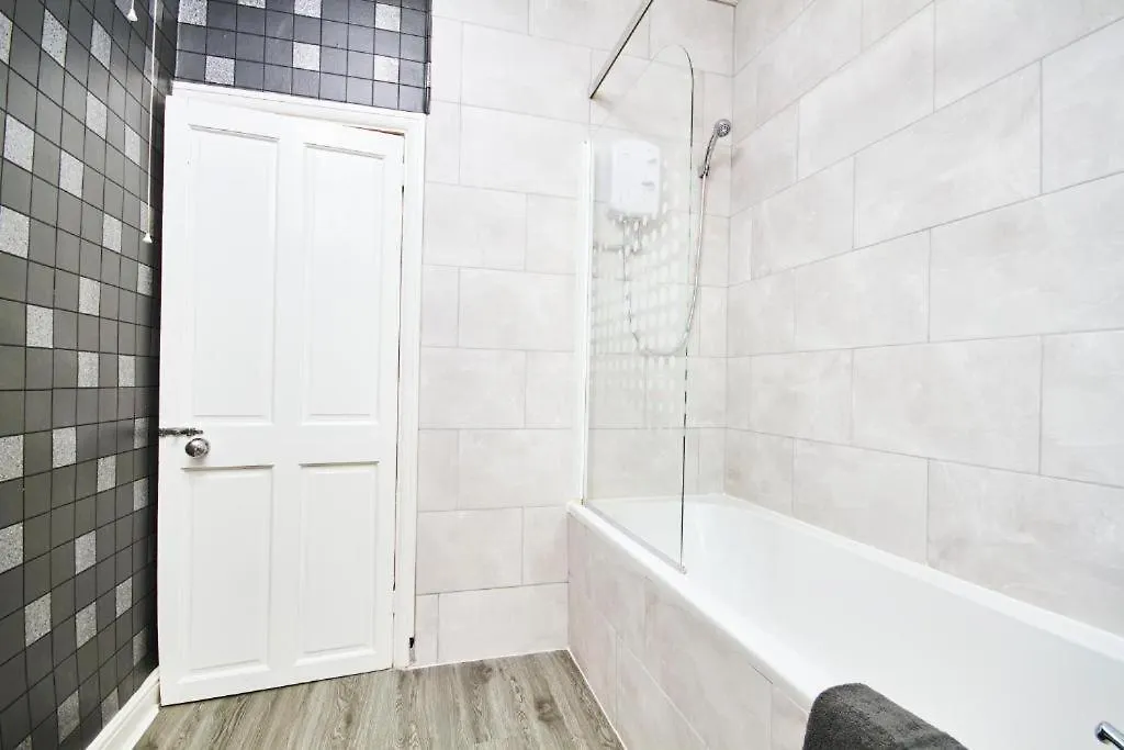 5 Minutes From Leeds City Centre - Parking Villa 0*, Leeds (West Yorkshire) United Kingdom