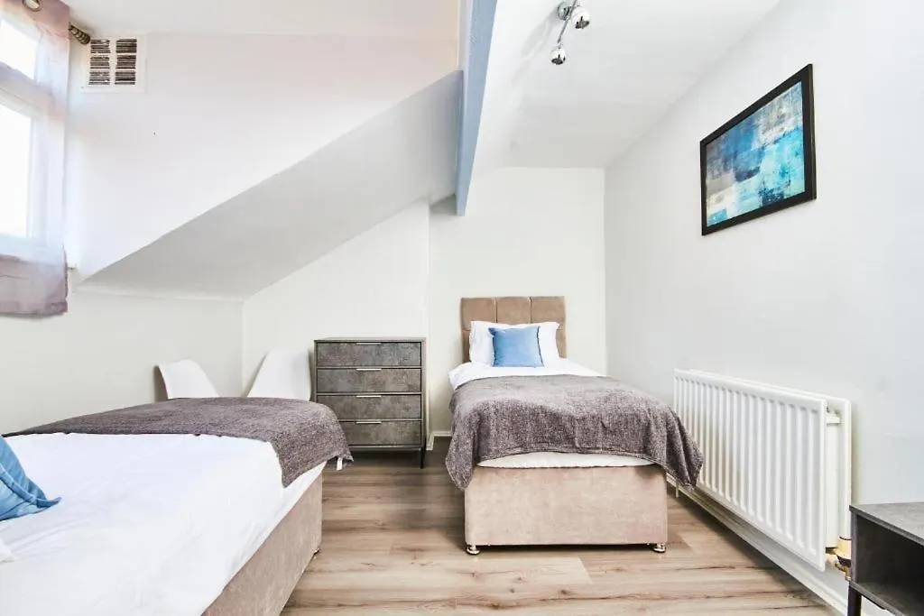 Holiday home 5 Minutes From Leeds City Centre - Parking Villa