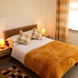 Cheerful 2 Bedroom Residential - Free Parking Holiday home